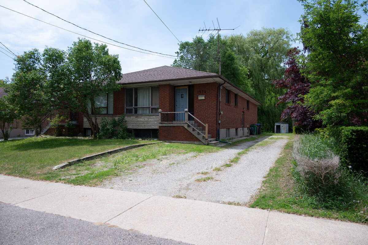 1574 Northmount Ave