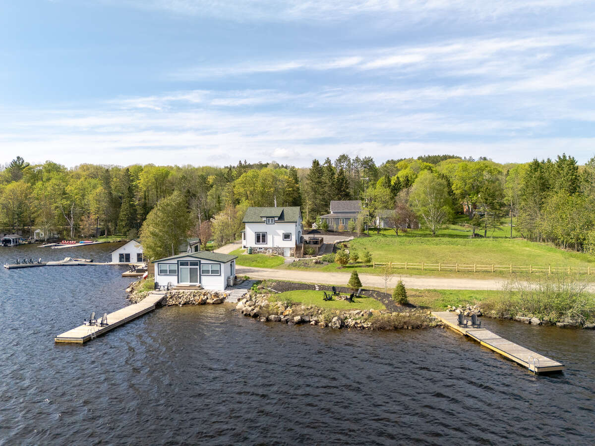 Prime Lake of Bays Waterfront