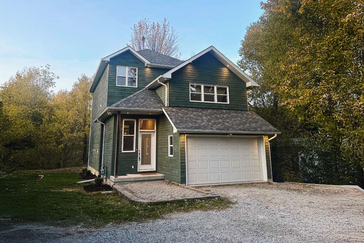 3 Bed 3 Bath For Rent