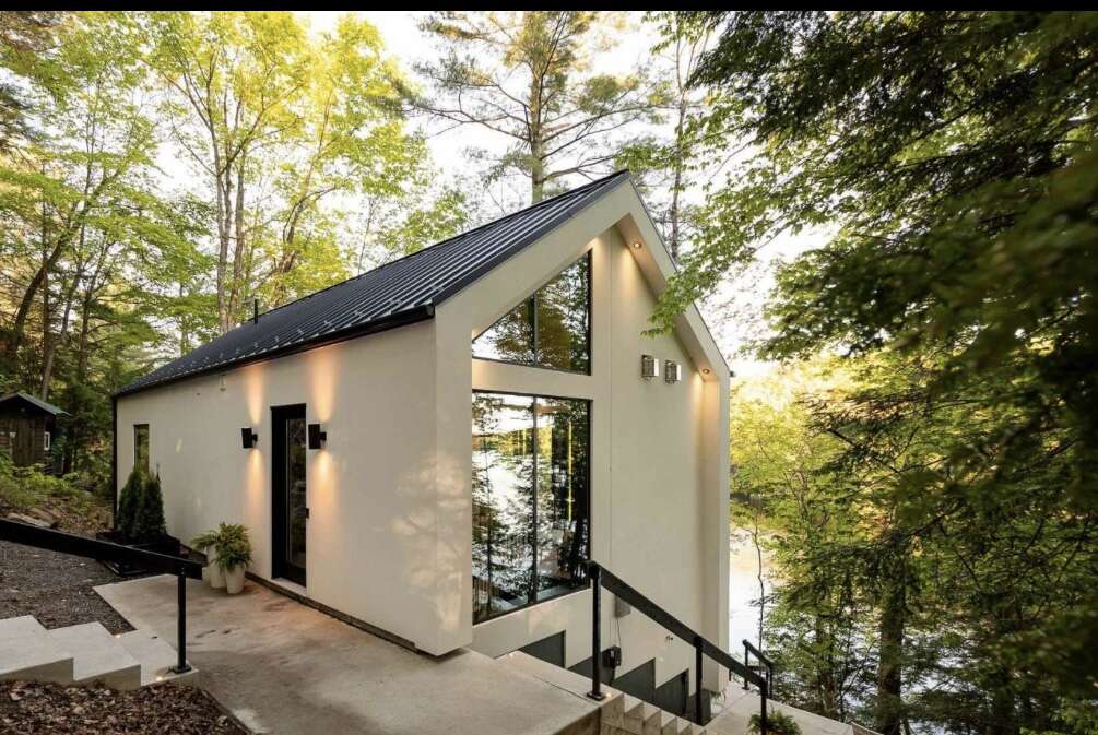 New Private Luxury Home on The South Muskoka River