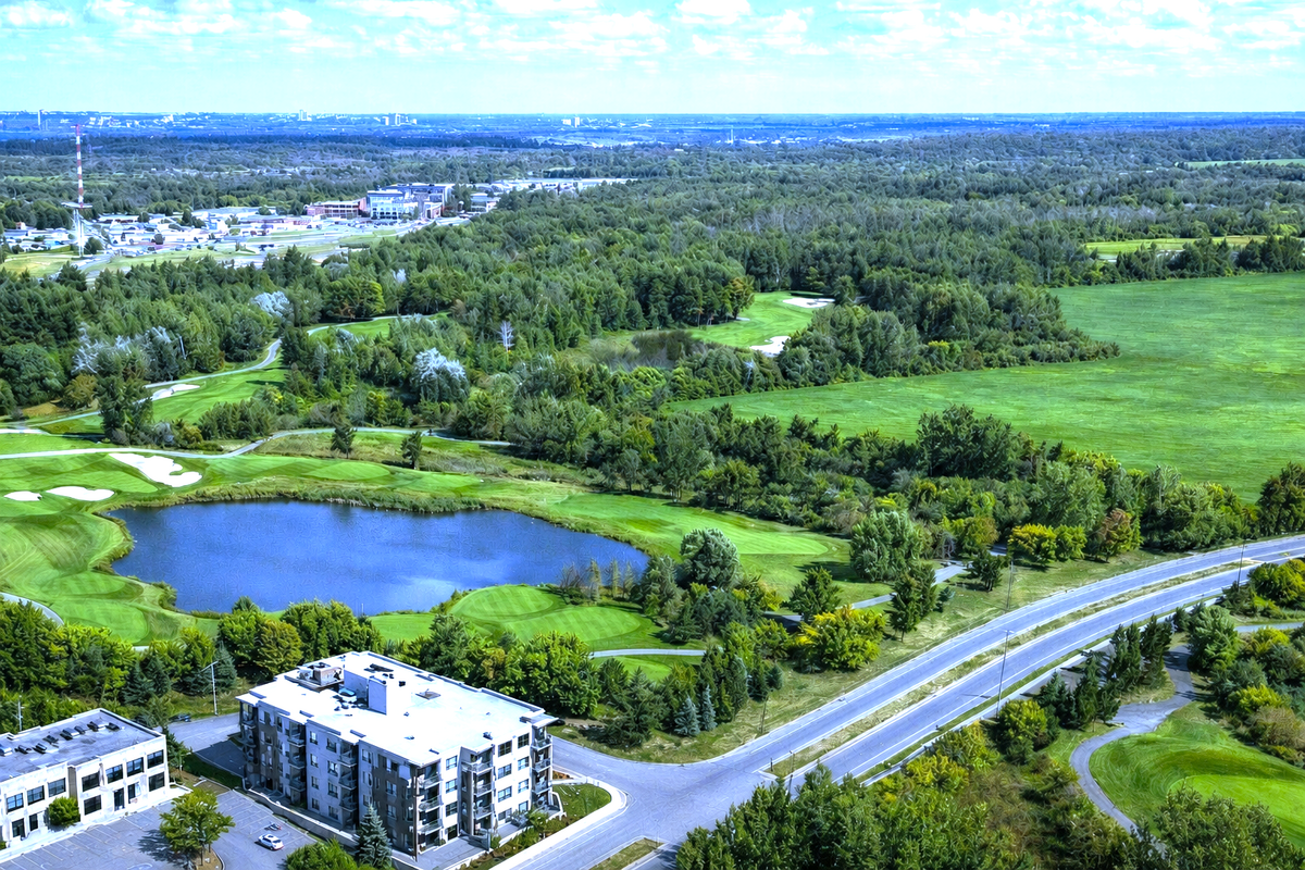 FOREST & GOLF COURSE VIEWS FROM STUNNING PENTHOUSE