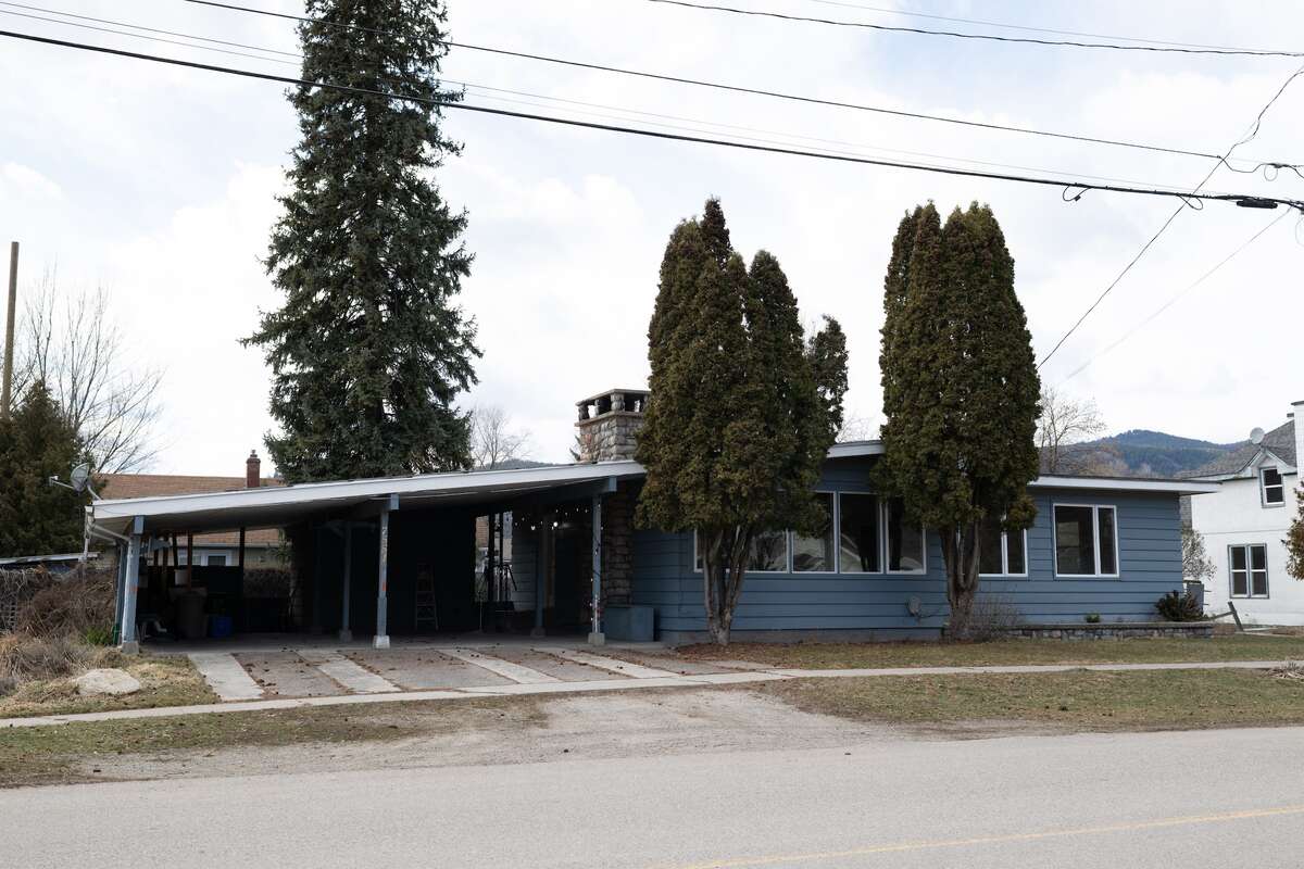 Lovely updated bungalow at the heart of it all
