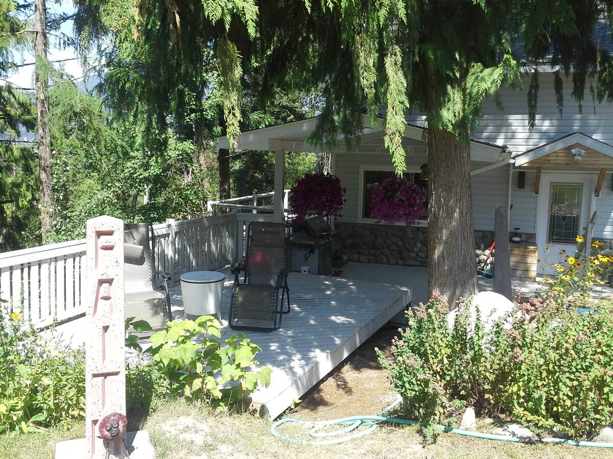 Self Sufficiency on Private 6 Acres